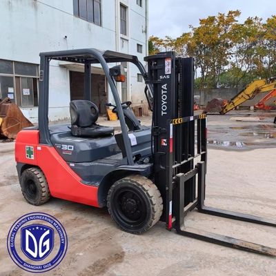 3t 8FDA30 Toyota Forklift bekas Mesin Hydraulic Forklift bekas yang kuat