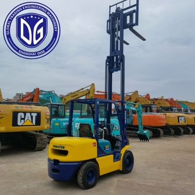 Komatsu 3 Ton Forklift Tinggi Penggalian Maksimum 5180mm Radius Penggalian Maksimum 5125mm Untuk Angkat Beban Berat Dan Operasi