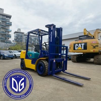 Komatsu 3 Ton Forklift Tinggi Penggalian Maksimum 5180mm Radius Penggalian Maksimum 5125mm Untuk Angkat Beban Berat Dan Operasi