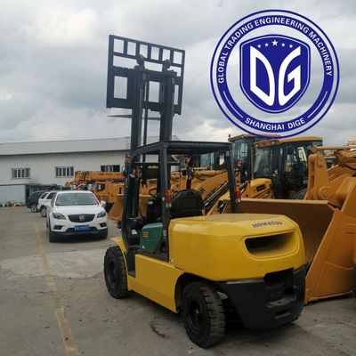 5t Komatsu FD50 Mesin hidrolik forklift bekas yang kuat