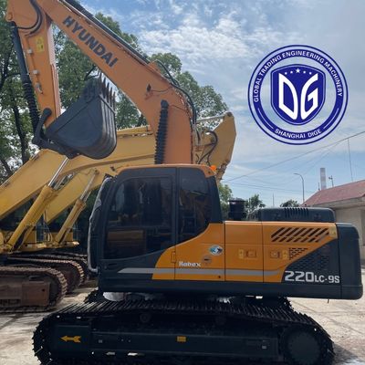 Digunakan Hyundai 220LC-9S Excavator. 22 Ton Peralatan Berat dalam kondisi kerja yang sangat baik.